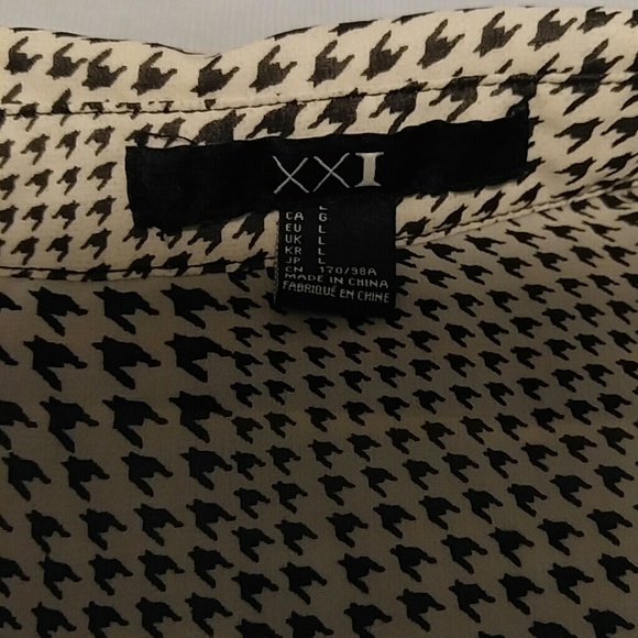 Black and white top - Picture 3 of 5